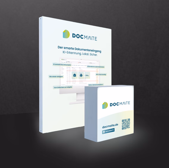 DOCMAiTE-Messestand mit Rollup und Theke